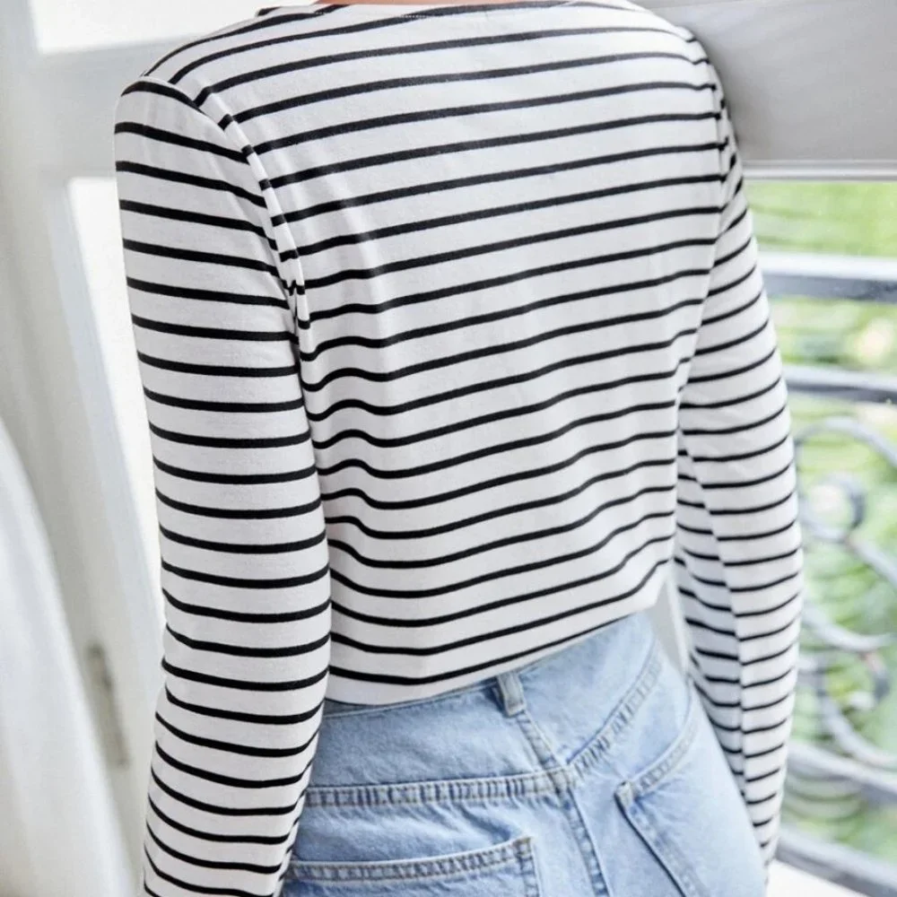 AMOUR Striped Letter Patched Casual Tee - Picture 3 of 5